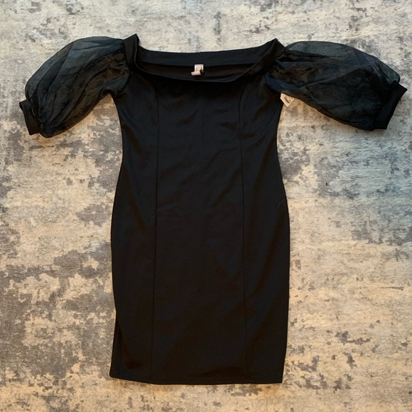 Dresses & Skirts - Plus Sized Black Dress with mesh short sleeves